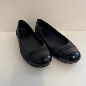 Crocs Women's Gianna Alice Shiny Cap Toe Ballet Flats Black Size 7‎ Shiny Toe